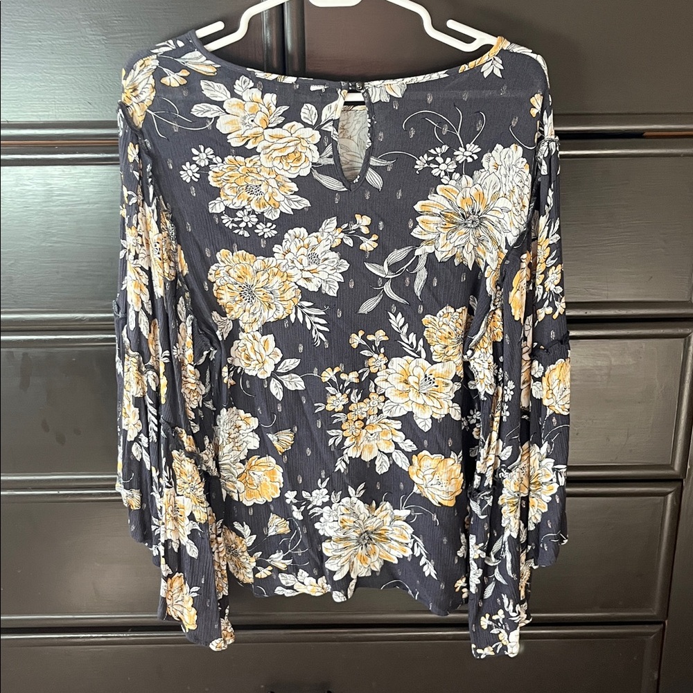 Gypsies & Moondust floral bell sleeved top - Picture 6 of 8
